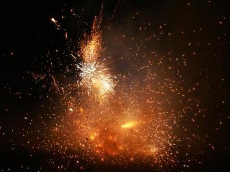 Ten truckloads of firecrackers will explode on Diwali; Firecracker markets are being set up at five places | दिवाळीला दहा ट्रक फटाक्यांचा होणार धूमधडाका; पाच ठिकाणी उभारतेय फटाका मार्केट