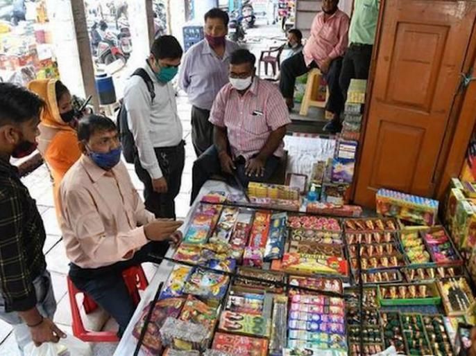 Firecracker shops banned in main market in Nagpur | नागपुरात  मुख्य बाजारात फटाका दुकानांना बंदी