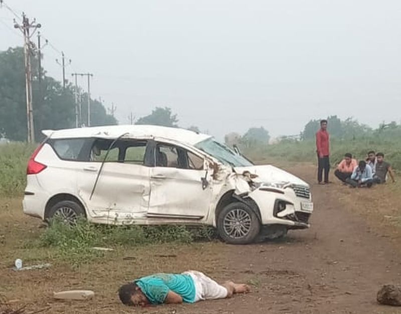 Car from Nagpur to Shegaon accident near Akola; One killed, five injured | नागपूरहून शेगावला जाणाऱ्या कारचा अपघात; एक ठार, पाच जखमी