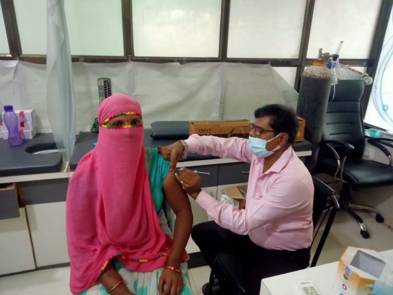 Corona Vaccine: Second dose vaccination in Vidarbha at a slow pace! | Corona Vaccine : विदर्भात दुसऱ्या डोसचे लसीकरण संथ गतीने!
