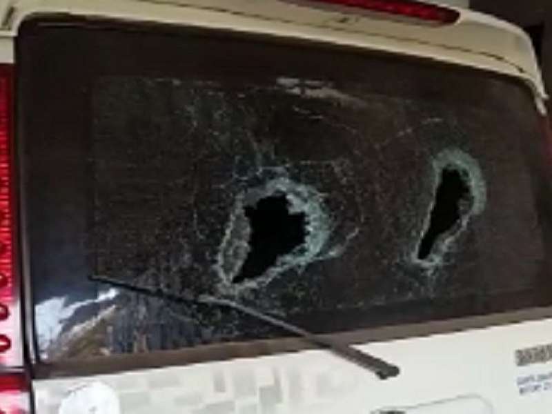 Two cars vandalized in Satara, panic among the drivers | साताऱ्यात दोन कारची तोडफोड, वाहन चालकांमध्ये घबराट