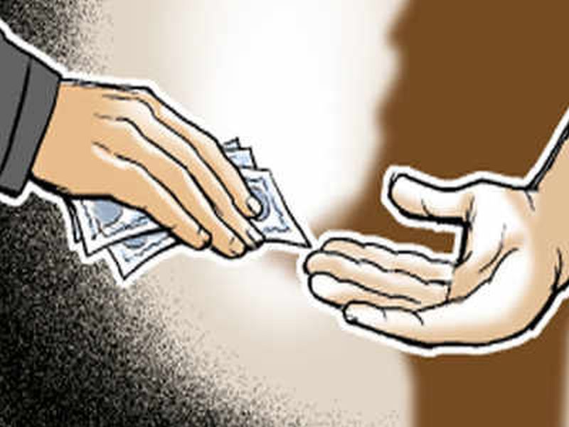 Thanedar's writer caught taking bribe of Rs 27,000 | ठाणेदाराचा रायटर २७  हजारांची लाच घेताना गजाआड 