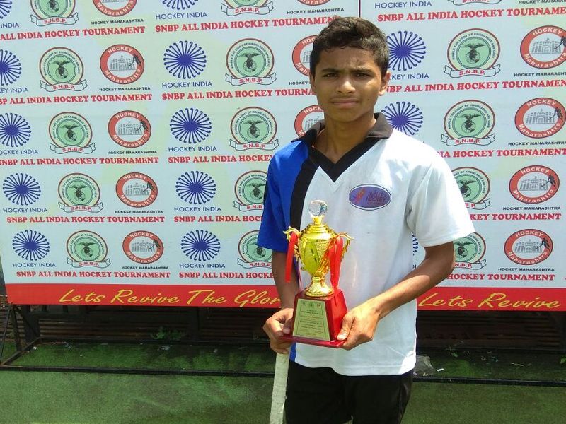 Tejas Chavan's selection in Maharashtra team of National Sub-Junior Hockey Tournament | राष्ट्रीय सबज्युनियर हॉकी स्पर्धेच्या महाराष्ट्र संघात तेजस चव्हाणची निवड
