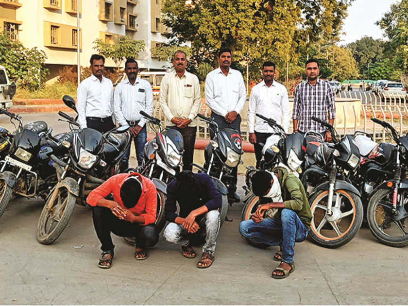 Three Thieves arrested for stealing motorbikes for Mumbai, Pune's girlfriends | सोशल मिडीयावरील मुंबई, पुण्याच्या गर्लफ्रेंडसाठी चोरायचे मोटारसायकली, चोरांची तिकडी जेरबंद