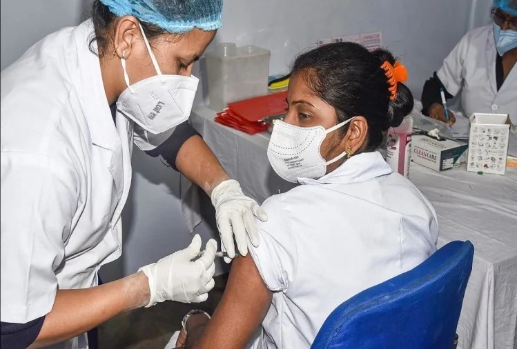 Vaccination to over one crore 65 lakh beneficiaries in the state | राज्यात एक कोटी ६५ लाखांहून लाभार्थींना लस  