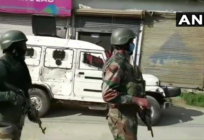 Security forces kill terrorists in kulgam encounter seize several weapons including grenade launchers in rajouri | Jammu and Kashmir : कुलगाममध्ये एका दहशतवाद्यांचा खात्मा, दोन जवान जखमी