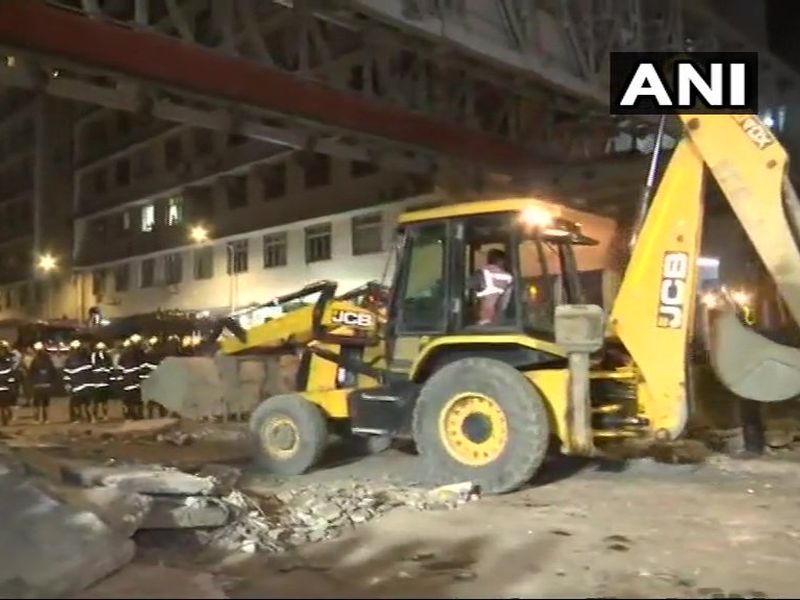 Mumbai CST Bridge Collapse: Four people, including three women, died in a pedestrian bridge accident | Mumbai CST Bridge Collapse : सीएसएमटी पादचारी पूल दुर्घटनेत मृत्युमुखी पडलेल्या प्रवाशांची नावे