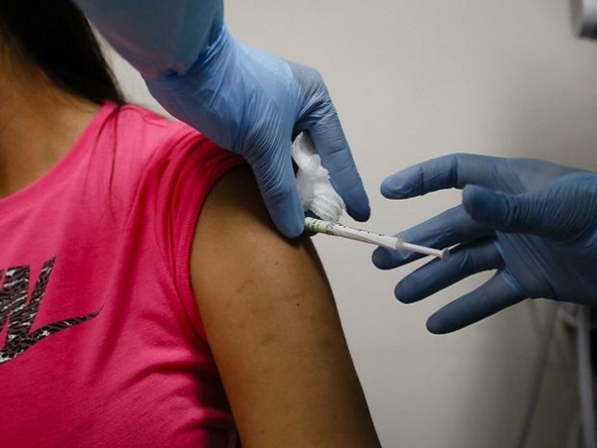 Many rumors are circulating about vaccinations in remote areas | Corona Vaccination: अनेक अफवांमुळे दुर्गम भागात लसीकरण ठरतेय जिकिरीचे