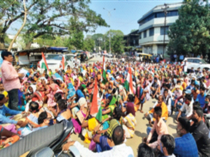 Katkari-Adivasi movement for justice | कातकरी-आदिवासींचे न्यायासाठी आंदोलन