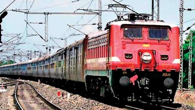 Will the railways need general coaches on Diwali or not? | दिवाळीत तरी रेल्वेला जनरल डबे लागणार की नाहीत? प्रवाशांचा सवाल