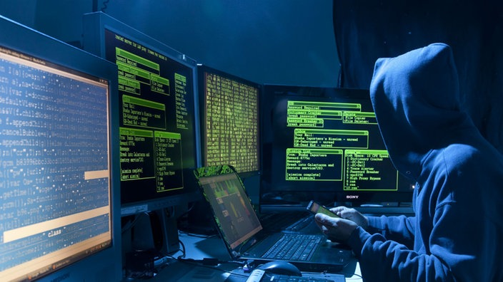 251 cyber crime cases filed during lockdown | लॉकडाऊनच्या काळात सायबरचे २५१ गुन्हे दाखल 