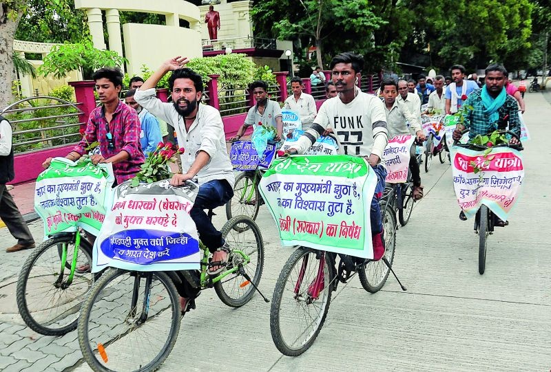 For the ownership lay-outs, Sevagram to Delhi cycle march | मालकी पट्ट्यासाठी सेवाग्राम ते दिल्ली सायकल मार्च