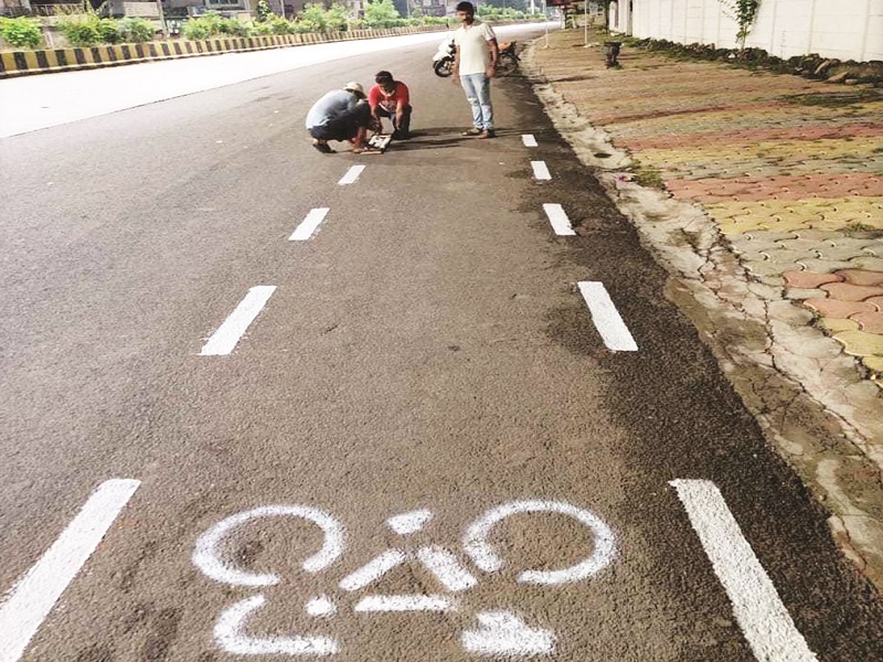 Now cycling without hesitation; 'Cycle Track' from Kranti Chowk to Usmanpura Circle in Aurangabad | आता बिनधास्त चालवा सायकल; क्रांतीचौक ते उस्मानपुरा सर्कलपर्यंत ‘सायकल ट्रॅक’