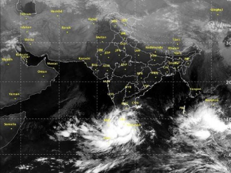 In Tamil Nadu, Kerala, 8 people died in the cyclone, schools and colleges closed | तामिळनाडू, केरळमध्ये आलेल्या चक्रीवादळात 8 जणांचा मृत्यू, शाळा, महाविद्यालये बंद