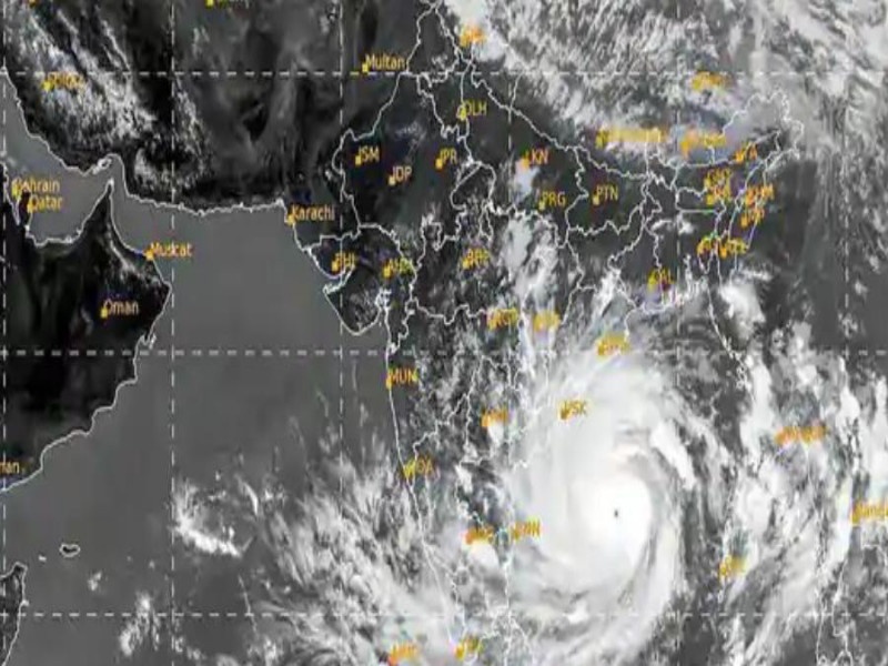 Cyclone Ampan will hit the West Bengal sea border tomorrow | Cyclone Amphan: महाचक्रीवादळ 'अम्पन' उद्या पश्चिम बंगाल किनारपट्टीला धडकणार, ' या ' राज्यांना धोक्याचा इशारा