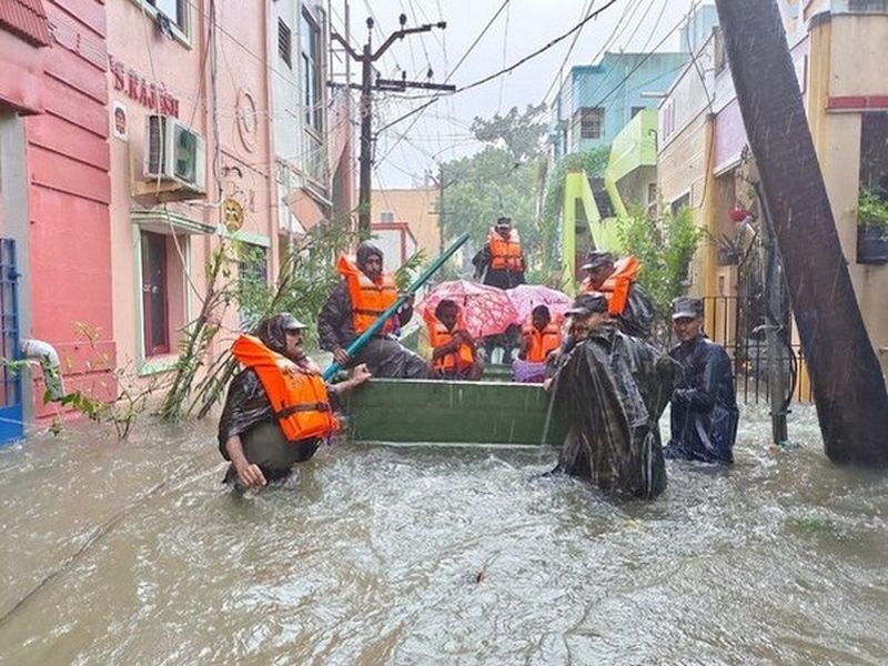 Cyclone Michaung: Cyclone Michaung wreaks havoc in Tamil Nadu, Andhra Pradesh; 5 dead in Chennai, many flights cancelled | मिचाँग चक्रीवादळाचा तामिळनाडू, आंध्र प्रदेशात कहर; चेन्नईत ५ जणांचा मृत्यू, अनेक उड्डाणे रद्द