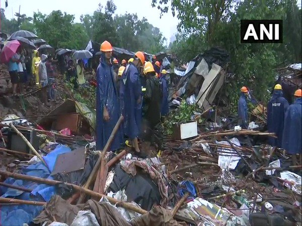 23 persons have lost their lives after a wall collapsed in Malad | मालाड दुर्घटनेतील मृतांचा आकडा वाढला; आत्तापर्यंत 23 जणांचा मृत्यू 