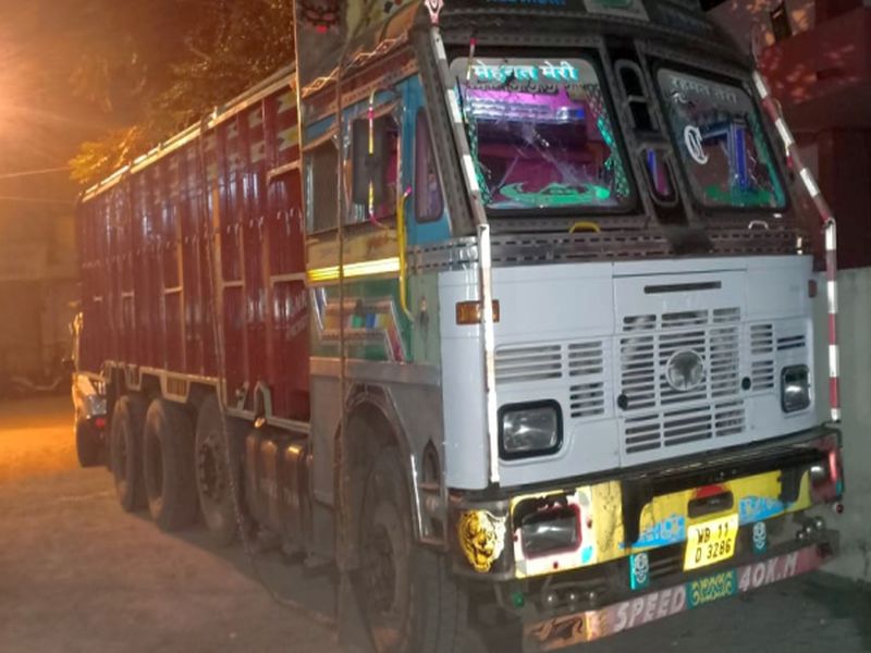 The truck carrying the cattle leather was caught | गुरांचे चामडे घेऊन जाणारा ट्रक पकडला