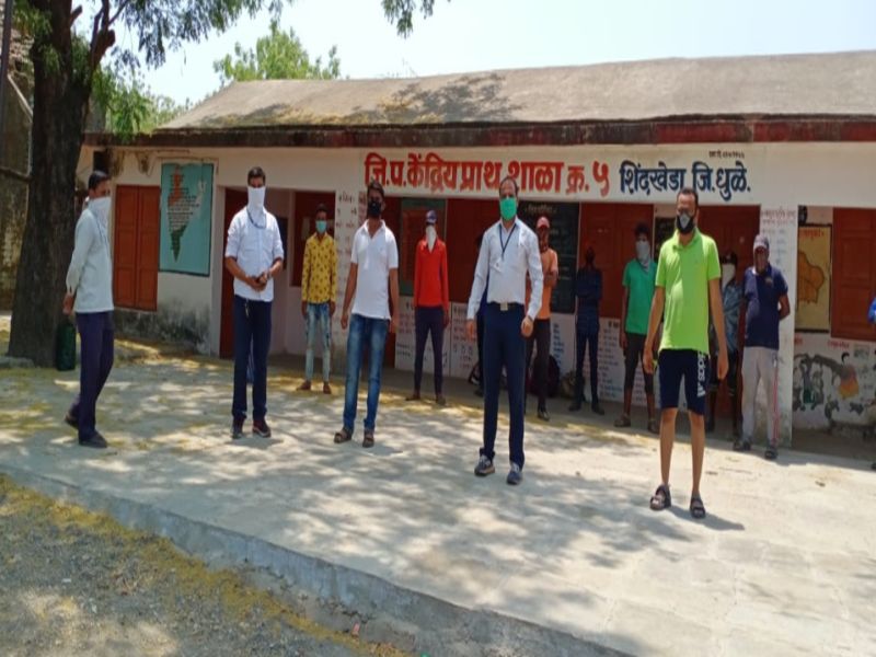 The journey of Bihari laborers was stopped at Shindkhed | बिहारी मजुरांचा पायी प्रवास शिंदखेड्यात रोखला