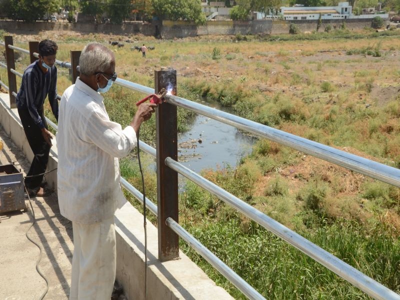 Priority to repair work of Ganpati bridge | गणपती पुलाच्या दुरुस्तीच्या कामाला प्राधान्य