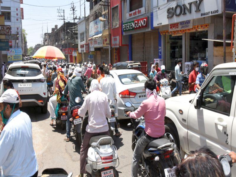 'Administration' stuck in traffic jam | वाहतूक कोंडीत अडकले ‘प्रशासन’