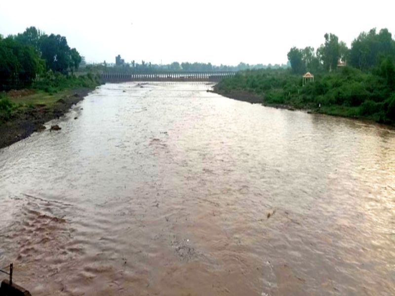 Floods in Arunavati, heavy rains in Sangvi Mandal | अरूणावतीला पूर,सांगवी मंडळात अतिवृष्टी