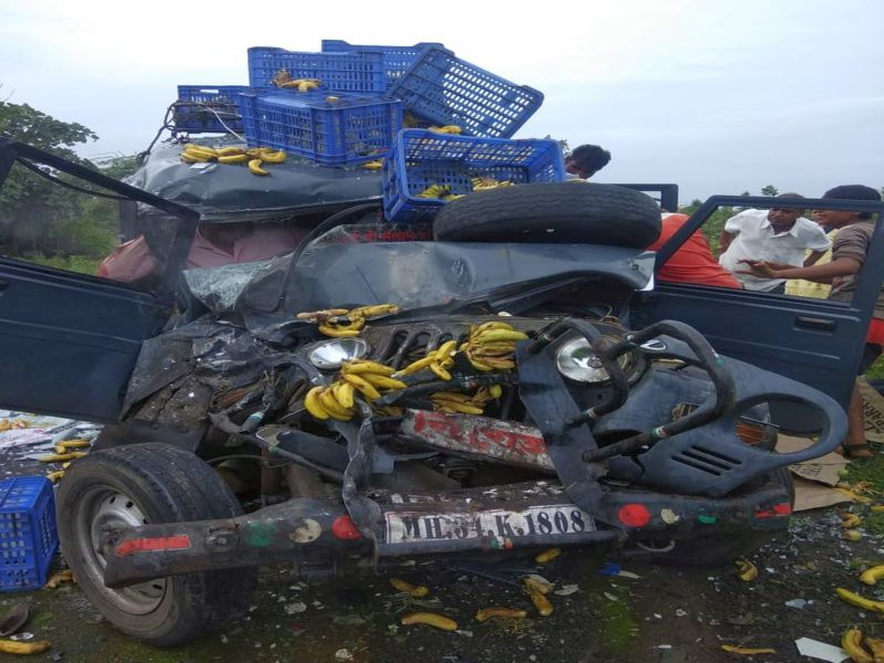 Travels-Jeep collided head-on | ट्रॅव्हल्स-जीपची समोरासमोर धडक