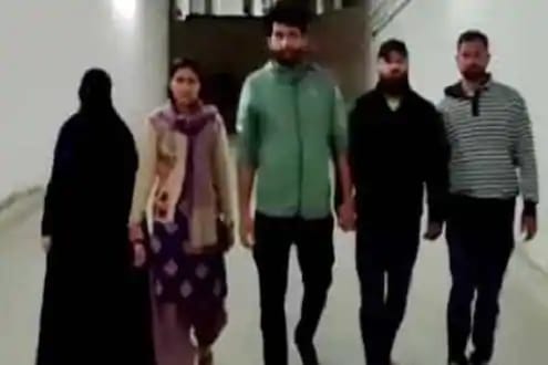 Two arrested from Pune on suspicion of having links with IS, one women | ISIS संघटनेशी संबंध असल्याच्या संशयावरुन महिलेसह दोघांना पुण्यातून अटक