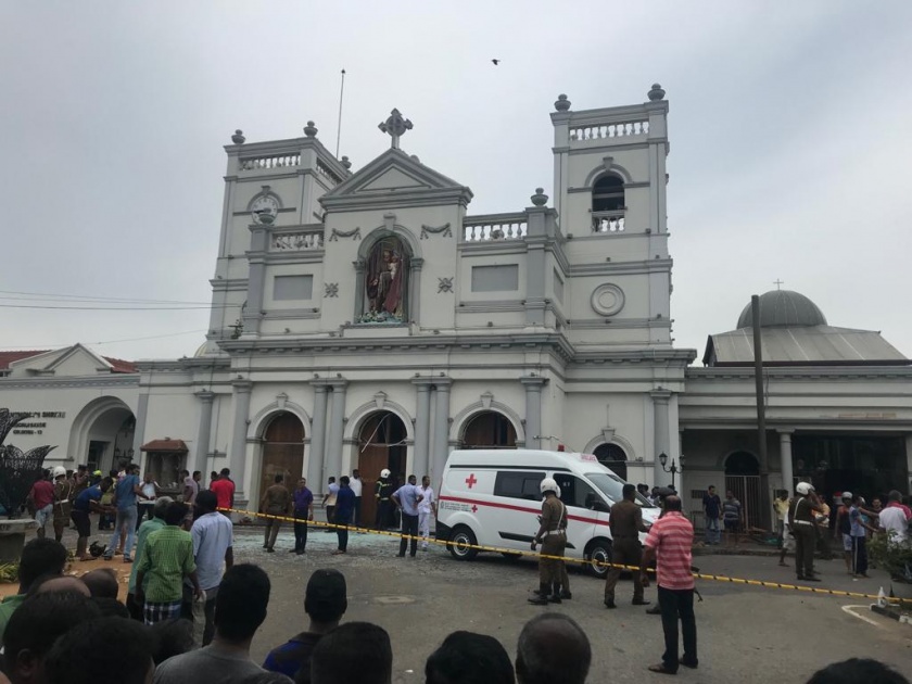 3 Indians Killed In Sri Lanka Blasts, Says Foreign Minister Sushma Swaraj | श्रीलंकेतील साखळी बॉम्बस्फोटांमध्ये तीन भारतीयांचा मृत्यू, सुषमा स्वराज यांची माहिती