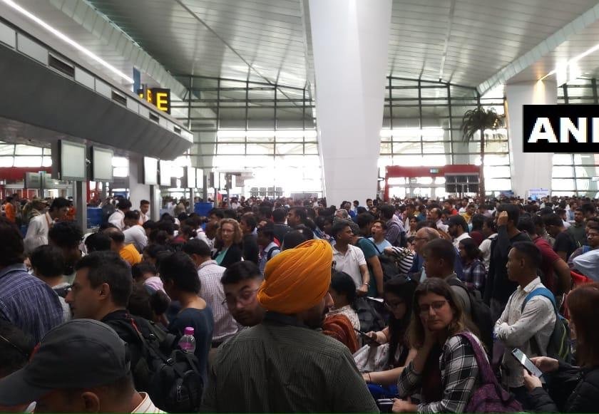Air-India's flights affected due to Sita server is down all over India | तब्बल 5 तासांनंतर एअर इंडियाचा सीता सर्व्हर सुरु; प्रवाशांची प्रचंड गैरसोय