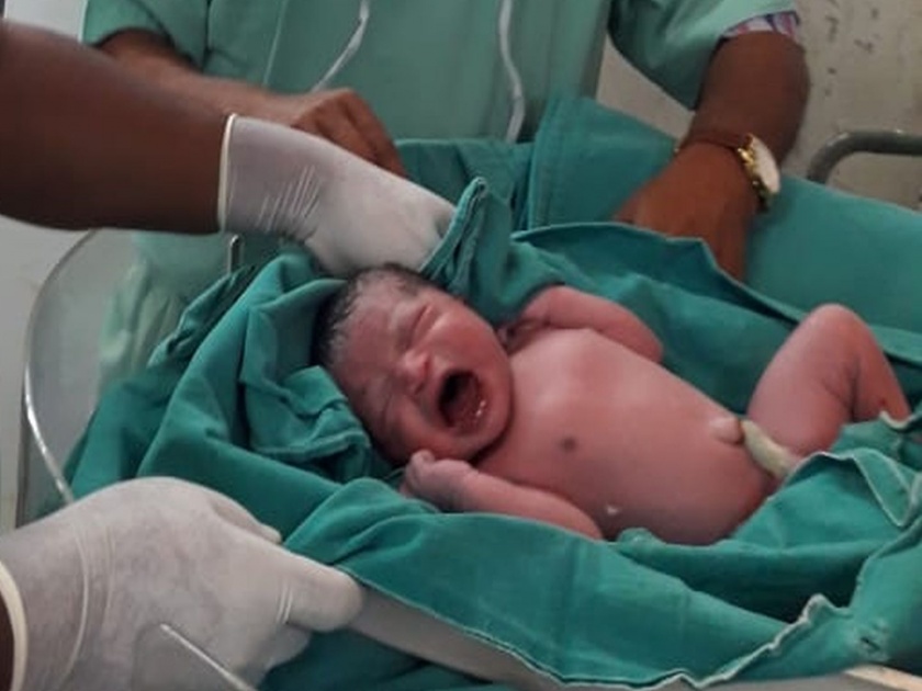 new born baby gets name of fani Cyclone | ...म्हणून घोंगावणाऱ्या 'या' वादळाचं नाव दिलं मुलीला!