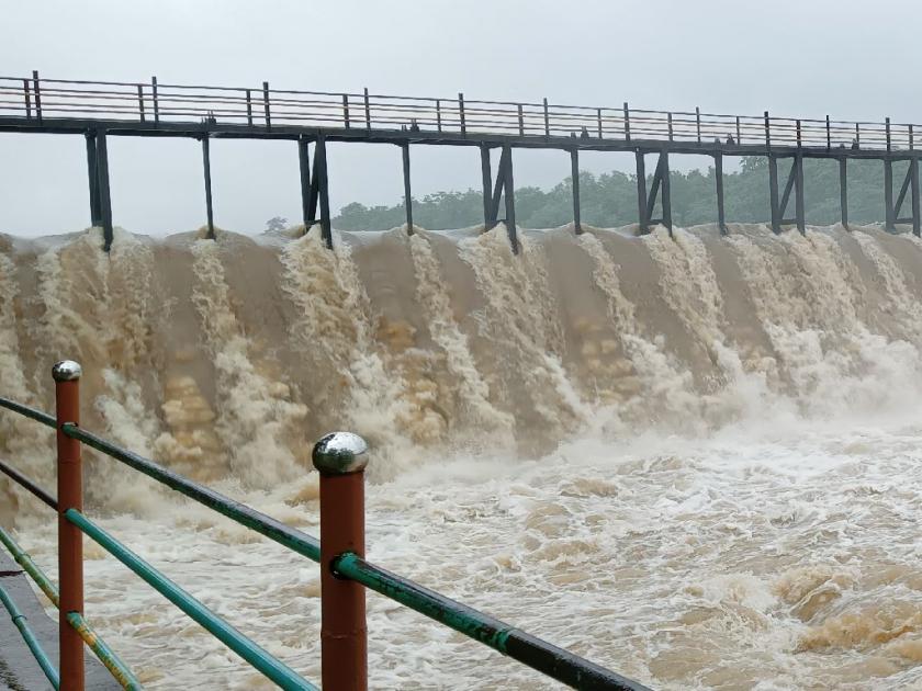 heavy rainfall all over Gadchiroli district; Two were washed away in the flood, three survived | जिल्ह्यात सर्वदूर धो-धो; पुरात दोघे वाहून गेले, तिघे बालंबाल बचावले