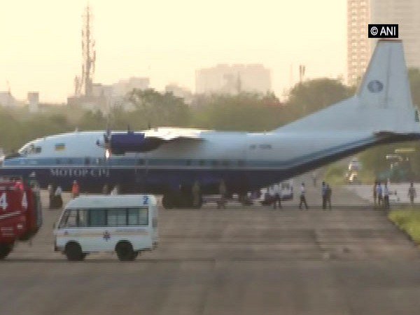 Air Force Jets Force cargo Plane From Karachi To Land In Jaipur | Video : पाकिस्तानच्या हवाई हद्दीतून कार्गो विमानाची घुसखोरी; सुखोई विमानांनी घेरले