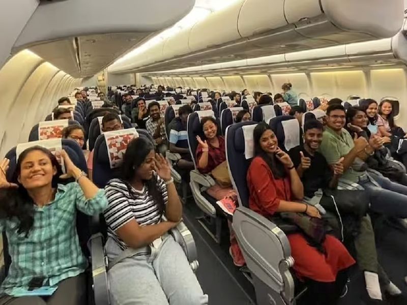 Opration Ajay: Over 1,200 people returned to India from Israel; Another flight departed from Tel Aviv today | १२००हून अधिक लोक इस्रायलहून भारतात परतले; तेल अवीवमधून आज दुसरे विमान रवाना