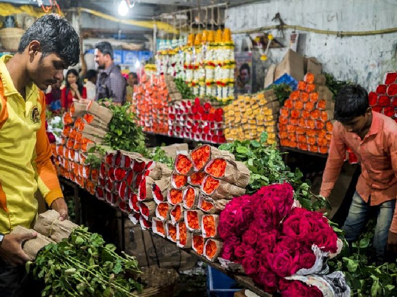 Dadar's market 'flower', coming from country and abroad | दादरची बाजारपेठ ‘फुल’ली, देश-विदेशातून आवक