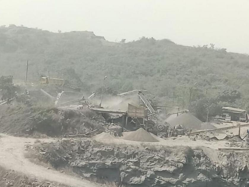 Raigad: Ban on hundreds of stone quarries-crushers, asphalt plants, ready-mix plants in Uran-Panvel area for Prime Minister's visit | Raigad: पंतप्रधानांच्या दौऱ्यासाठी उरण-पनवेल परिसरातील शेकडो दगडखाणी-क्रशर, डांबरप्लांट, रेडीमिक्स प्लांटवर बंदी कायम