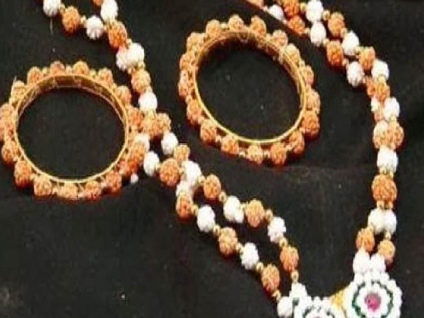 Sankranti Jewelry to be moved from Ratnagiri to America | संक्रांतीला रत्नागिरीतून हलव्याचे दागिने पोहोचले अमेरिकेत, अन् सूनबाईची हौस झाली पूर्ण 