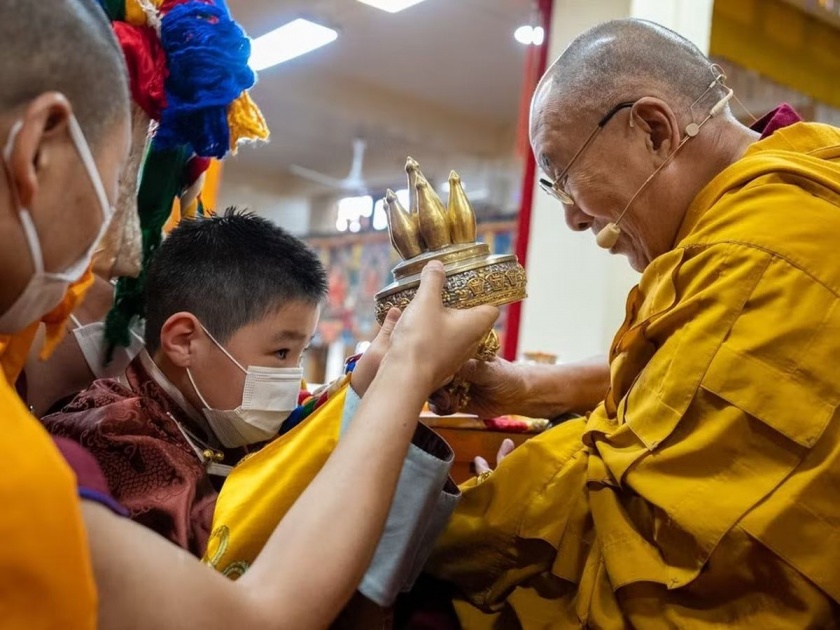 Dalai Lama seeks successor; American Mongolian boy s new Buddhist spiritual leader | दलाई लामांनी उत्तराधिकारी शोधला; अमेरिकी मंगोलियाई मुलगा बनला बौद्ध धर्माचा तिसरा मोठा धर्मगुरु