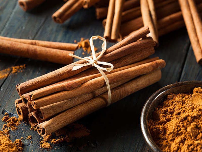 Cinnamon reduces blood sugar level include in daily diet | दालचिनीचे हे आरोग्यदायी फायदे कदाचित तुम्हाला माहिती नसतील!
