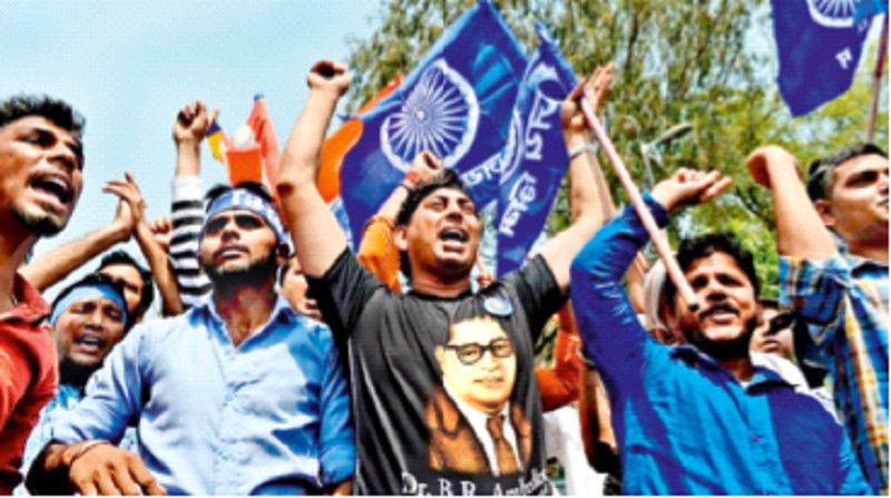 Dalits should give up radical, aggressive role! | कट्टर, आक्रस्ताळी भूमिका दलितांनी सोडावी!