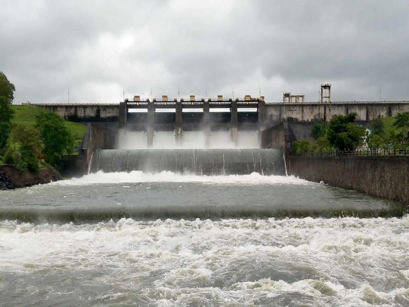 4 students drown in Chaskaman dam in Pune Includes 2 boys and 2 girls | पुण्यातील चासकमान धरणात ४ विद्यार्थ्यांचा बुडून मुत्यू; २ मुले आणि २ मुलींचा समावेश