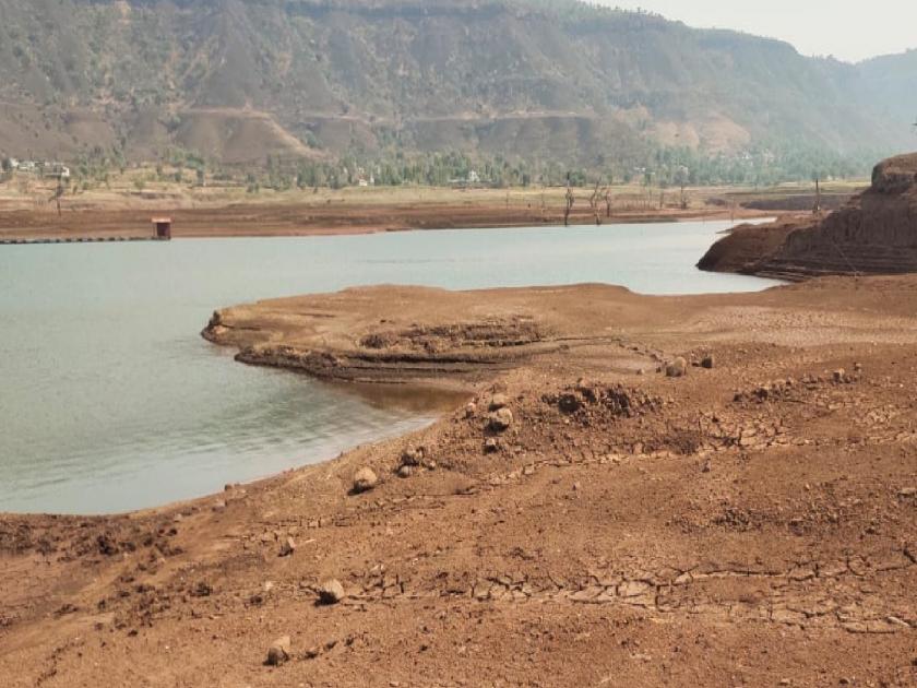 Less water storage in major dam Satara District | सातारा जिल्ह्यातील धरणांनी गाठला तळ; उरमोडीत ९ तर कोयनेत किती टक्के पाणीसाठा..जाणून घ्या