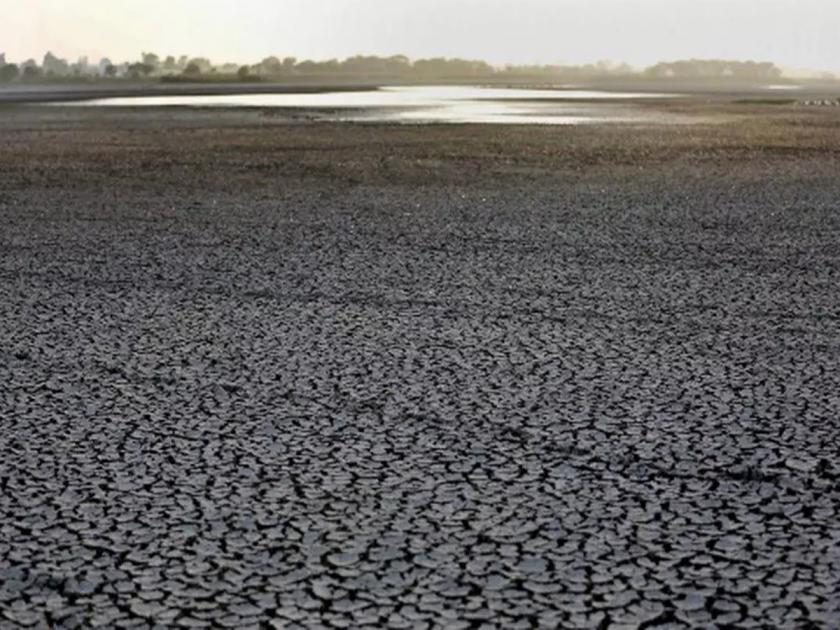 Maharashtra: Only 33 percent of water reserves left, critical situation in Marathwada, more than 2 thousand tankers running | Maharashtra: केवळ ३३ टक्केच पाणीसाठा शिल्लक, मराठवाड्यात बिकट स्थिती
