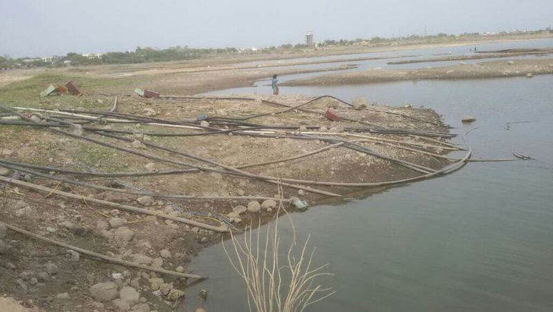 Status of Parbhani: The storage capacity of irrigation projects is at the bottom | परभणीतील स्थिती: सिंचन प्रकल्पांमधील जलसाठा तळालाच