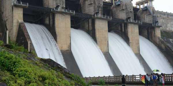 Discussion in Marathwada on Gangapur dam water | गंगापूर धरणाच्या पाण्यावर मराठवाड्यात चर्चा