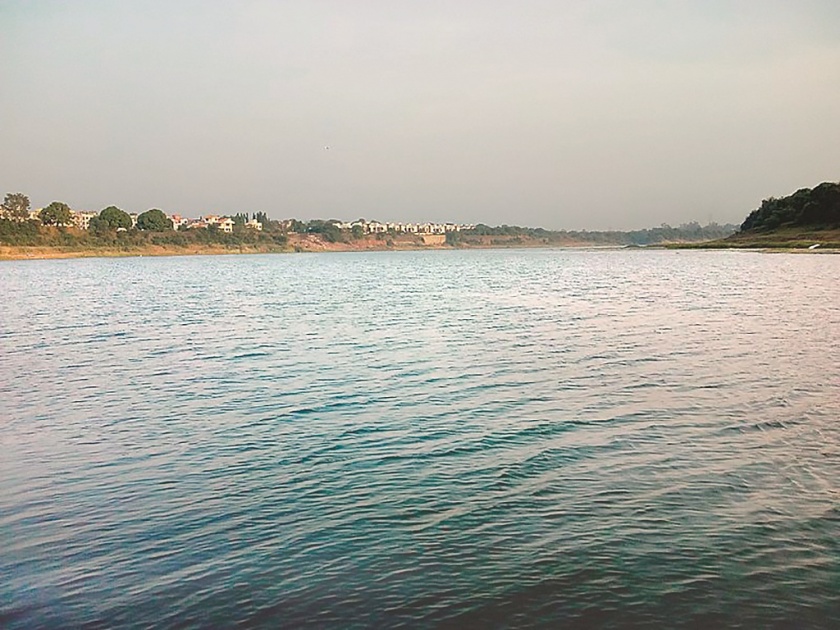 Deduction activities before the Damangang water is given to Marathwada | दमणगंगेचे पाणी मराठवाड्याला देण्यापूर्वीच कपातीच्या हालचाली