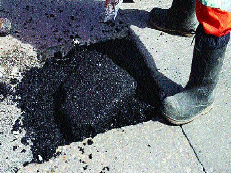 Coldmix 'failure' to boost potholes | खड्डे बुजविण्यात कोल्डमिक्स ‘फेल’