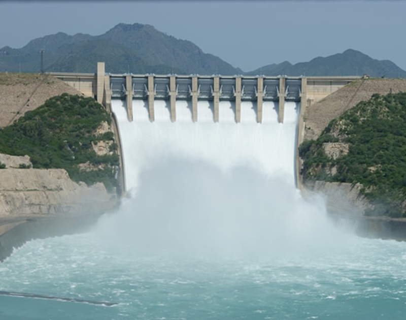 60 percent water stock in dams, water supply in Marathwada | धरणांमध्ये अवघा ६० टक्के पाणीसाठा, मराठवाड्यावर जलसंकट