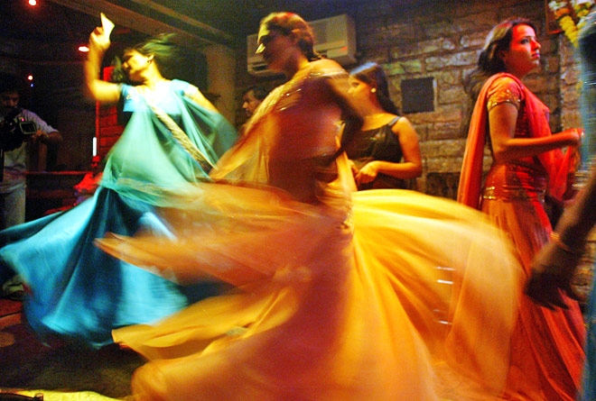 Supreme court allows dance bars to continue in Maharashtra | राज्यात पुन्हा छमछम! सर्वोच्च न्यायालयाचा राज्य सरकारला दे धक्का