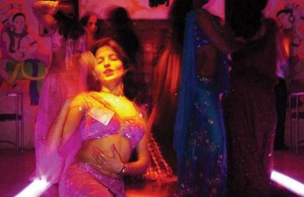 Big news; Action at the Orchestra Bar in Solapur where a half-naked dancer walks | मोठी बातमी; अर्धनग्न अवस्थेत डान्स चालणाऱ्या सोलापुरातील ऑर्केस्ट्रा बारवर कारवाई